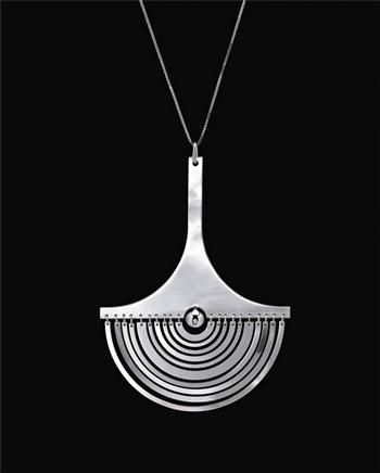 ‘Kuunsirppi’ (Crescent Moon) necklace by Tapio Wirkkala Finnish Jewelry, Scandinavian Jewelry, Design Objects, Modernist Jewelry, Art Jewelry Contemporary, Mid Century Jewelry, Neck Jewellery, Jewelry Techniques, Contemporary Jewelry