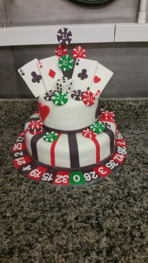 Poker roulette black jack birthday cake Black Jack Party Ideas, Art Deco Invitations, Casino Party Decorations, Moms Birthday, Casino Night Party, Football Birthday, High Roller, Healthy Cat Treats, Black Jack