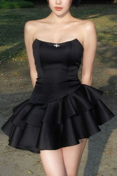 formal attire for women#eveninggown #fashion #littleblackdress #partydress #sleevelessdress Black Princess Dress Short, Short Fluffy Dress, Prom Dresses Layered, Black Short Prom Dresses, Black Homecoming Dresses Short, Dresses Short Black, A Line Short Dress, Homecoming Dresses Short Black, Dresses Layered