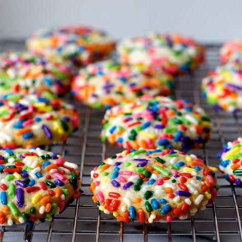 Smitten Kitchen Cookies, Smitten Kitchen Recipes, Sprinkle Cookies Recipe, Christmas Sugar Cookie Recipe, Confetti Cookies, No Bake Sugar Cookies, Butter Sugar Cookies, Rainbow Cookies, Kitchen Smells