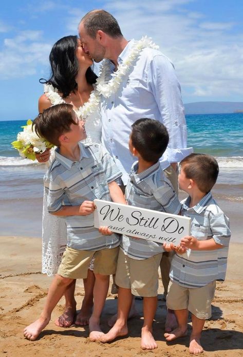 We all still do! Cute family photo at a vow renewal ceremony on a Maui beach. 15 Year Wedding Anniversary, Wedding Anniversary Pictures, Vow Renewal Dress, Wedding Vow Renewal Ceremony, 25th Wedding Anniversary Party, Vowel Renewal, Beautiful Vows, Renewal Ceremony, Cute Family Photos