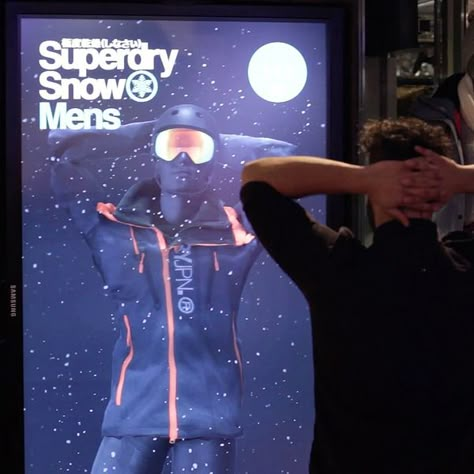 Seymourpowell Creates Interactive Smart Mirror for Superdry's Berlin Flagship Store Interactive Mirror Installation, Clothes Mirror, Digital Activation, Interactive Mirror, Interactive Retail, Digital Installation, Digital Mirror, Mirror Screen, Digital Projection