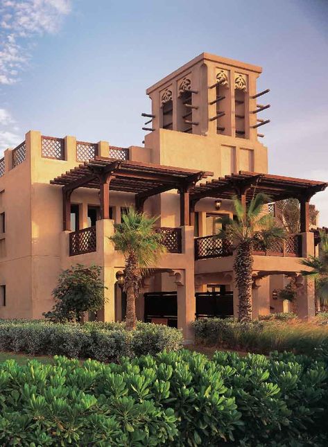 Arabic House Design, Arabian Architecture, Dubai Jumeirah, Arabic Architecture, Madinat Jumeirah, Moroccan Houses, Moroccan Architecture, Villa Resort, African Architecture