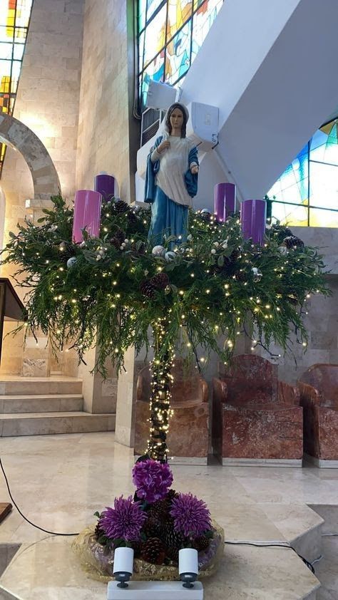 Outdoor Advent Wreath Diy, Advent Altar Decorations, Altar Decorations Church, Catholic Advent Wreath, Advent Wreath Ideas, Floating Christmas Tree, Advent Church Decorations, Lent Decorations For Church, Diy Christmas Backdrop