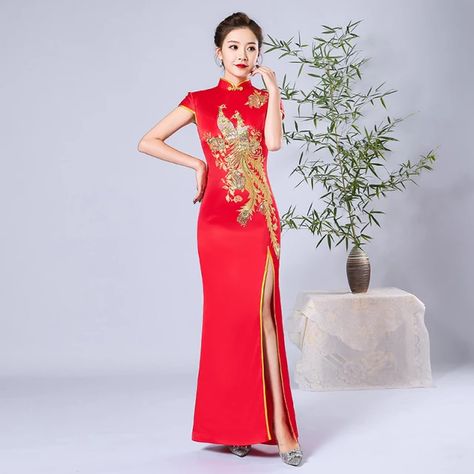 Chi Pao Dress, Chinese Traditional Dress Woman, Red Chinese Wedding Dress, Phoenix Embroidery, Vintage Cheongsam, Chinese Wedding Dress Traditional, Black Cheongsam, Qipao Pattern, Wedding Qipao