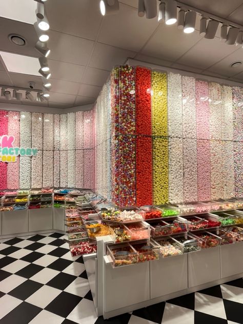 Candy Room In House, Candy Shop Aesthetic, Candy Store Design, Dream House Pictures, Candy Room, Chocolate Stores, Building Aesthetic, Candy Display, Candy Boutique