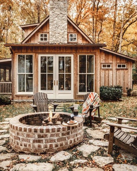 Wooden Cabin, Cozy Cottages, Cozy Cabins, Cabin Exterior, Haus Am See, Cottage Cabin, Cabin Living, Hus Inspiration, Cabin Style