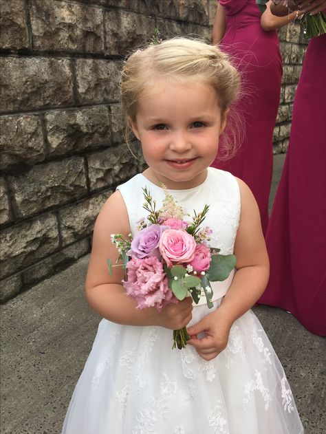 Flower girl Posy Junior Bridesmaid Flowers, Junior Bridesmaid Bouquet, Flower Girl Bouquet Small, Flowergirl Bouquets, Posies Bouquet, Small Wedding Checklist, Small Wedding Details, Flower Girl Flowers, Wedding Decor Checklist