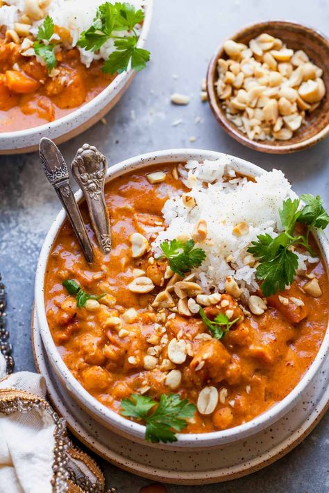 One Pot Vegetarian West African-Inspired Peanut Stew with chickpeas, sweet potato, and fire-roasted tomatoes. African Stew, Dishing Out Health, African Peanut Stew, Vegetable Stew Recipe, Vegetarian Stew, Lemon Soup, Peanut Stew, Cubed Sweet Potatoes, West African Food