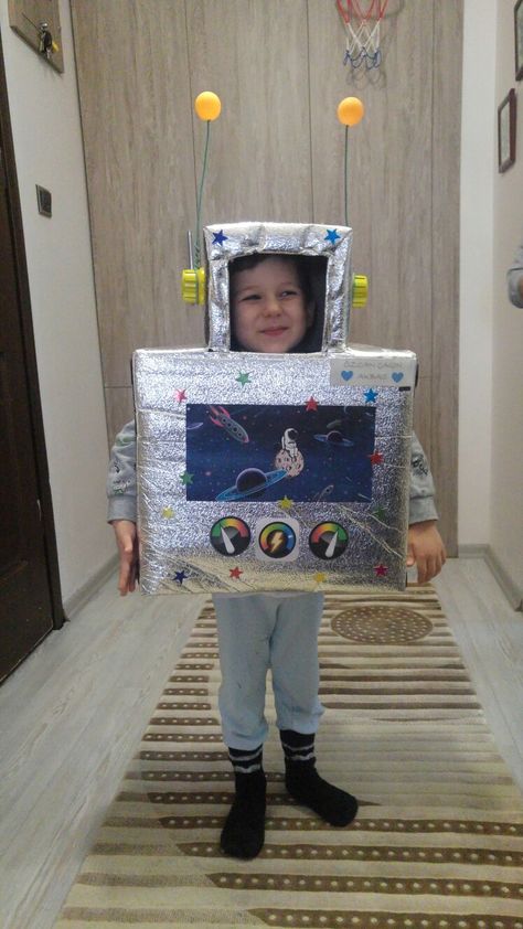 Okul oncesi uzay etkinligi icin hazirladigimiz astronot kiyafeti Space Theme Classroom, Astronaut Costume, 8. Mart, Work Boxes, Preschool Classroom, Space Theme, Space Crafts, Classroom Themes, School Classroom