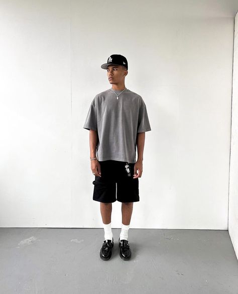 Black Loafers Mens Outfit, Uniqlo Airism Oversized Tee Outfit Men, Black Shorts Outfit Men Streetwear, Black Shorts Outfit Men, Shorts Outfit Men, Oversized Tee Outfit, Black Shorts Outfit, Mens Street Style Summer, Outfits Sommer