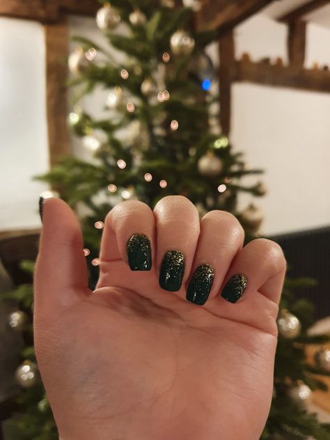 Dark Green Nails With Gold Glitter, Green Gold Glitter Nails, Christmas Nails Green, Green Inspo, Glitter Tip Nails, Dark Green Nails, Gold Glitter Nails, Christmas Gel Nails, Nails Green