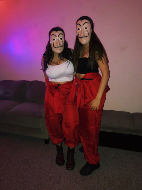 Casa De Papel Costume Ideas, Red Riding Hood Costume, Money Heist, Halloween Costume Outfits, Halloween Costumes Makeup, Halloween Inspo, Fantasias Halloween, Funny Halloween Costumes, Costume Makeup