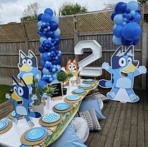 Bluey Birthday Centerpieces Ideas, Bluey Party Decorations Table, Simple Bluey Party Decorations, Bluey Themed Birthday Party For Boy, Bluey Table Centerpieces, Diy Bluey Decorations, Boys Bluey Birthday Party, Bluey Birthday Table Decor, Boy Bluey Birthday Party