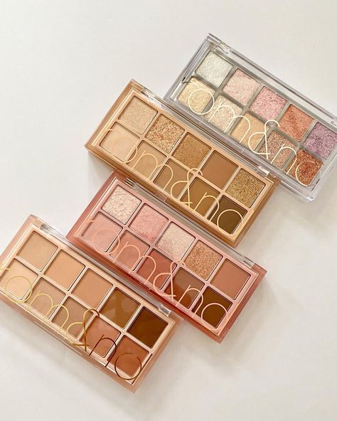 Rom&nd eyeshadow palette 💕 Rom Nd Palette, Rom&nd Eyeshadow, Rom Nd, Shadow Garden, Best Time To Post, Do You Miss Me, Beauty Finds, Makeup Stuff, Buy List