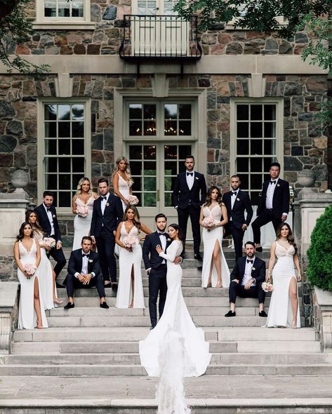 Loverly on Instagram: “We love this wedding squad's style! 😍 Tag the people you're thankful for today and every day - happy Thanksgiving everyone! ❤️⁣ .⁣ .⁣ .⁣…” Wedding Group Poses, Wedding Squad, Pronovias Wedding Dress, Wedding Picture Poses, Photos Inspo, Wedding Party Photos, Wedding Mood Board, Pre Wedding Photos, Wedding Mood