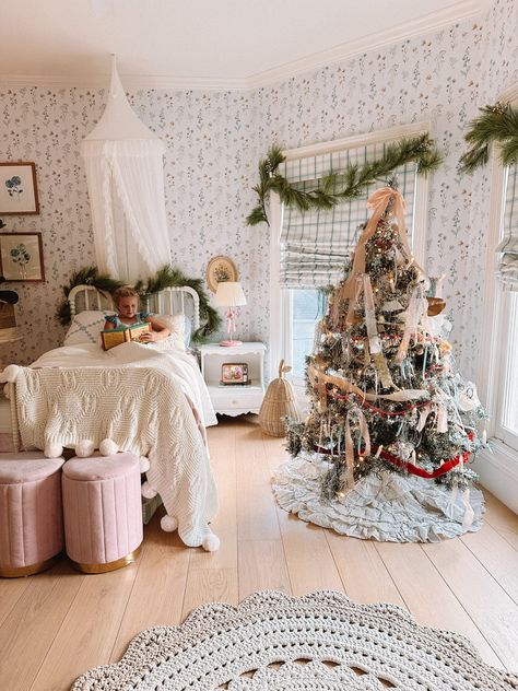 casey wiegand christmas tree decor ideas 2023 Christmas Tree Design Ideas, Girls Bedroom Inspiration, Room Christmas Decor, Kids Rooms Inspo, Bright Pillows, Whimsical Decor, Christmas Tree Design, Big Girl Rooms, Kids Bedroom Decor