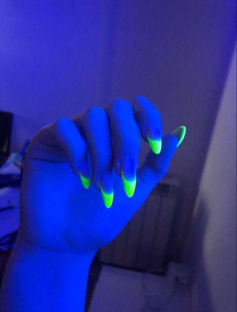 nails with a neon green french on blue led lights Nails Neon Blue, Blue And Green Nails, Green Nails Aesthetic, Summer Nails Neon, Monochrome Nails, Neon Acrylic Nails, Neon Green Nails, Aesthetic Neon, Nails Neon