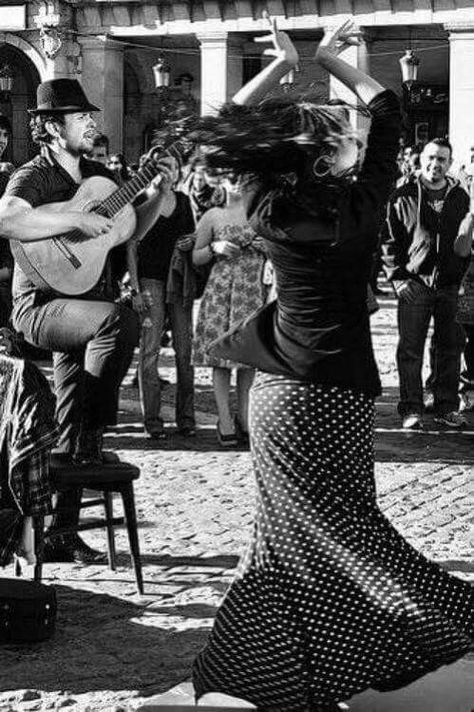 dance Isadora Duncan, Flamenco Dancing, Dance Like No One Is Watching, Flamenco Dancers, Dance Movement, Shall We Dance, People Dancing, Rock N’roll, Lets Dance