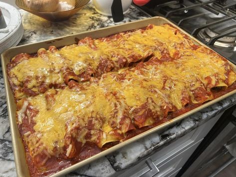 Red Chile Shredded Beef Enchiladas - Easy DIY Recipes Enchilada Sauce Homemade, Red Chile Beef, Chicken Mozzarella Pasta, Shredded Beef Enchiladas, Enchiladas Easy, Easy Beef Enchiladas, Sausage Ragu, Mexican Shredded Beef, White Bean Soup Recipes