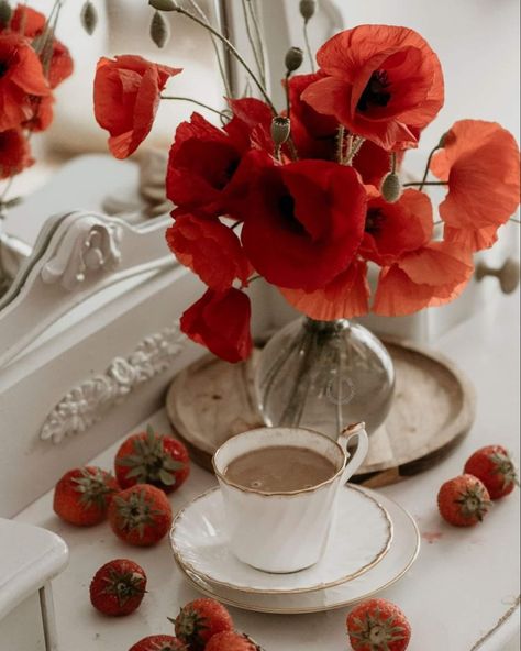 Morning Has Broken, Flower Cottage, Hello Friday, Nice Pictures, Flatlay Styling, Poppy Field, Cottage Living, Lily Flower, Red Poppies