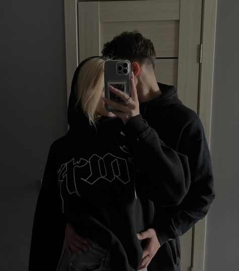 Aesthetic 
Couple 
Romantic 
Photo pose 
Trendy 
Hoodie
Black hoodie 
Oversize 
Mirror picture No Face Couples Photos, Mirror Aesthetic Couple Pics, Pictures To Take With Your Boyfriend Mirror, Anonymous Couple Pictures, Selfie Couple Photo Ideas Instagram, Couple Poses Mirror Selfie, Mirror Selfie Poses With Boyfriend, Idee Photo Couple, Hiding Boyfriend Face Pictures