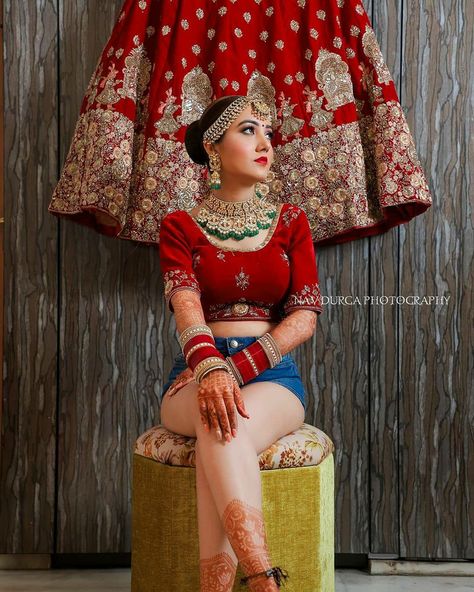 Bridal Shots, Indian Bride Poses, Indian Bride Photography Poses, Bride Photos Poses, Indian Wedding Bride, Indian Wedding Photography Couples, Bridal Photography Poses, Indian Bridal Photos, Indian Wedding Couple Photography