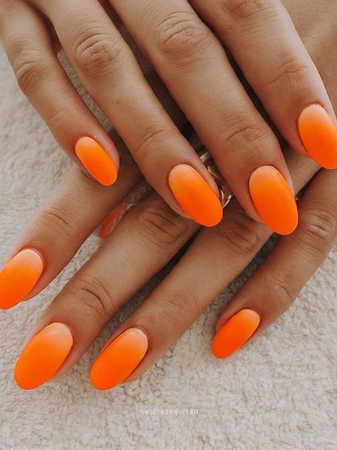 35+ Orange Nail Designs To Try This Summer Bright Orange Nail Designs, Short Orange Nails, Orange Nail Ideas, Bright Orange Nails, Orange Ombre Nails, Fingernails Painted, Sns Nails Colors, Beachy Nails, Orange Nail Designs