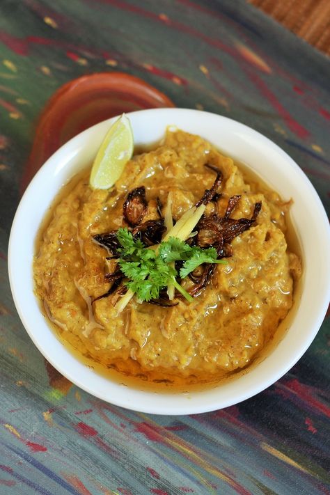 Chicken Haleem Recipe, Hyderabadi Recipes, Haleem Recipe, Mutton Meat, Hyderabadi Chicken, Hyderabadi Cuisine, Pakistan Food, Eid Recipes, Iranian Recipes