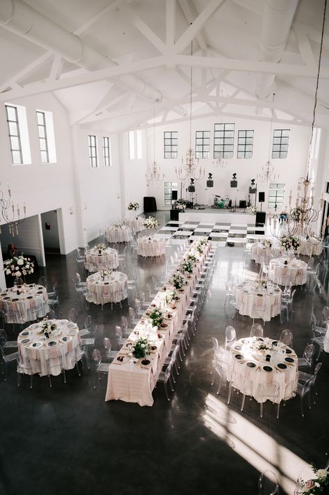 Reception Building Design, Reception Seating Layout, Elegant Warehouse Wedding, Glam Wedding Reception, Wedding Venues Indoor Elegant Modern, Reception Seating Ideas, Timeless Wedding Reception Decor, Black Tie Reception, Wedding Decorations Elegant Modern Black White