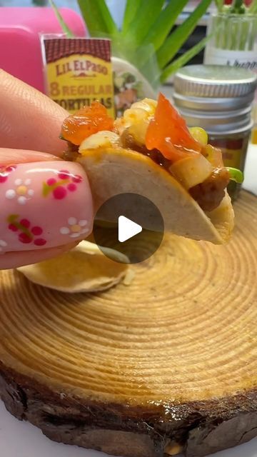 Mini Bakes on Instagram: "Tiny Taco Tuesday 🌮 throwback to the summer where I made ground beef tacos with cheese, salsa and jalepenos in the mini kitchen! What’s your fave taco ? What tiny food should I make next ? #tacotuesday #tiny #taco #cooking" Beef Tacos, Ground Beef Tacos, Tiny Food, Tacos Beef, Mini Kitchen, Taco Tuesday, Doll Houses, Ground Beef, Tacos