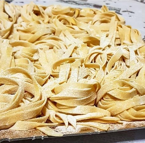 Pasta Fatta In Casa, Pasta Fresca, Apple Pie, Good Food, Pie, Pasta, Layout, Bread, Tagliatelle