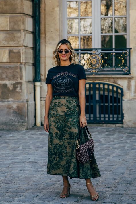 Italian Style Summer, Curator Aesthetic, Italy Street Fashion, Vintage Skirt Outfit, Italian Fashion Street, Outfit Street Style, Italy Street, Street Style Aesthetic, Paris Fashion Week Street Style