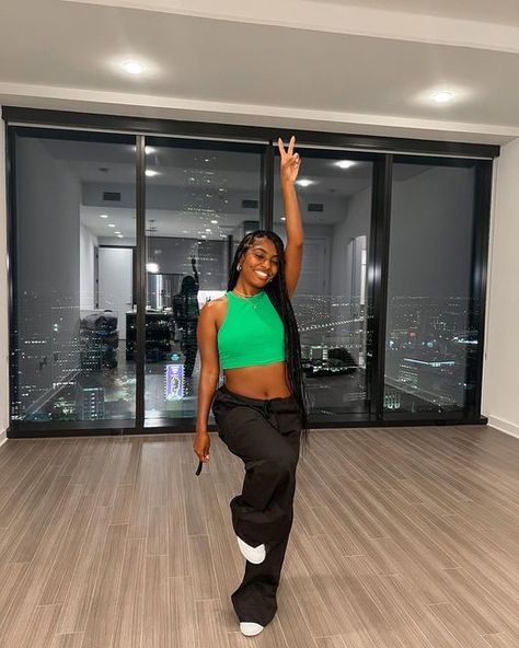 SHANEICE CRYSTAL on Instagram: "I’m officially a DALLAS, TX GIRL now! 😱🙌🏾 new city, new chapter! Toronto- Austin- LA- Dallas! — empty apartment tour also went live on my channel. Link in bio✨" Shaneice Crystal, Empty Apartment, Apartment Tour, New City, Dallas Tx, New Chapter, Dream Life, Dallas, Link In Bio