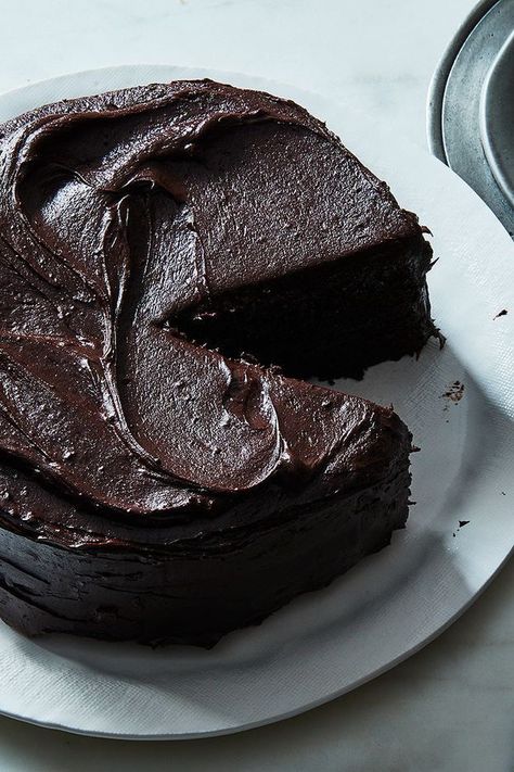 Chocolate Cake Tiktok, Dark Chocolate Cake Aesthetic, Chocake Cake Recipes, Cake Dark Aesthetic, Dark Chocolate Aesthetic, Cute Things Aesthetic, Aesthetic Chocolate Cake, Simple Layer Cake, Desserts For Birthdays