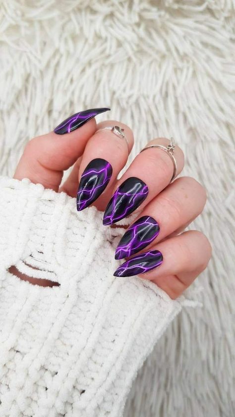 Lightning Nails, Black Halloween Nails, Halloween Acrylic Nails, Anime Nails, Edgy Nails, Goth Nails, Grunge Nails, Black Nail, Fire Nails