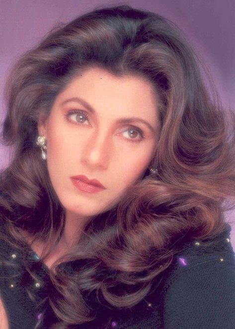 Dimple Kapadia, Classic Posters, Bengali Saree, Twinkle Khanna, Bollywood Pictures, Saree Jewellery, Bollywood Posters, Retro Bollywood, Becoming An Actress