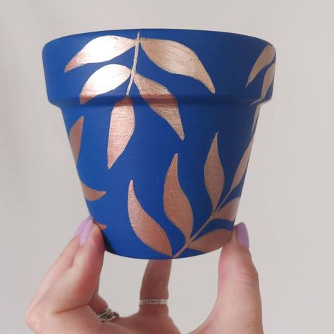 🌿🌱Christine 🍃🌵 | Got to love a rose gold shine! #handpainted #terracottapots #contemporary #design #jungle #plantpots #planters #plantlife #plantclub… | Instagram Small Flower Pots Ideas Paint, Terra Cotta Pot Crafts Diy, Plant Pot Design, Flower Pot Art, Pot Painting, Plant Pot Diy, Terra Cotta Pot Crafts, Painted Pots Diy, Terracotta Flower Pots