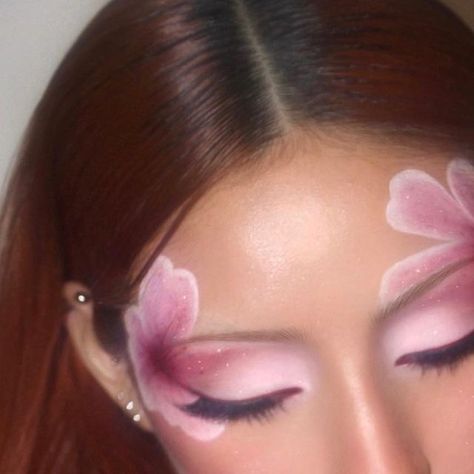 Pearly Makeup, Flower Makeup, Cool Makeup Looks, Ethereal Makeup, Unique Makeup, Dope Makeup, Creative Eye Makeup, Makeup Tattoos, Favorite Flower