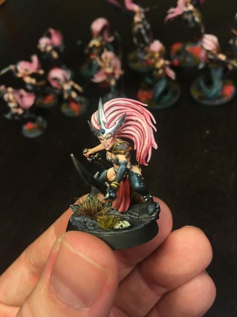 Daughters Of Khaine Paint Scheme, Daughters Of Khaine, Warhammer Dark Elves, Witch Elves, Tabletop Games Miniatures, Dark Elves, Warhammer Miniatures, Painting Miniatures, Warhammer Aos