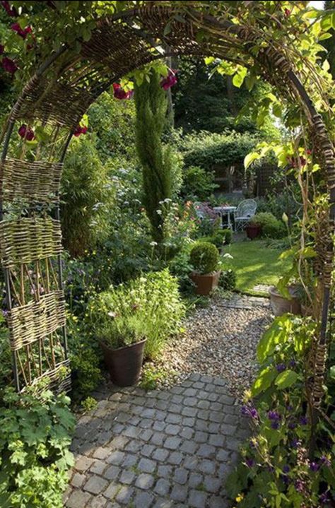 Old Garden Aesthetic, Shed Inspiration, Brick Archway, Garden Pathways, Side Yards, Country Retreat, Have Inspiration, Garden Pathway, Plants And Flowers