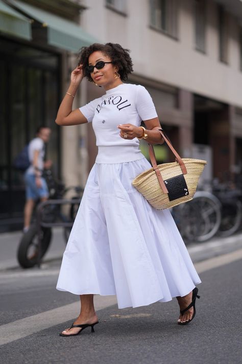 White Outfits For Women, Midi Skirt Outfit, White Midi Skirt, All White Outfit, Parisian Chic, White Outfits, Seasonal Fashion, French Fashion, Parisian Style