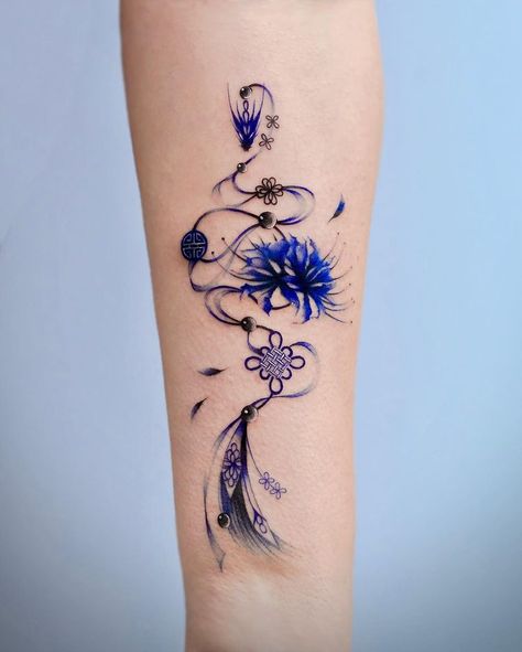 Snake With Spider Lily Tattoo, Blue Snake Tattoo, Higanbana Tattoo, Japanese Spider Lily Tattoo, Creative Tattoos For Women, Norigae Tattoo, 79 Tattoo, Floral Back Tattoos, Charm Tattoo