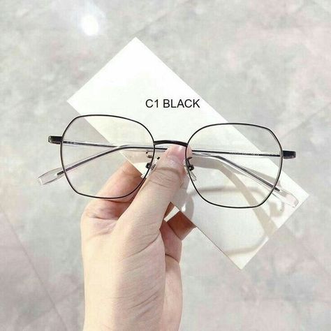 Specs Frames Women, Glasses Frames For Girl, Clear Glasses Frames Women, Glasses Women Fashion Eyeglasses, Cute Glasses Frames, Glasses Frames Trendy, Classy Glasses, Glasses Inspiration, Jewelry Necklace Simple