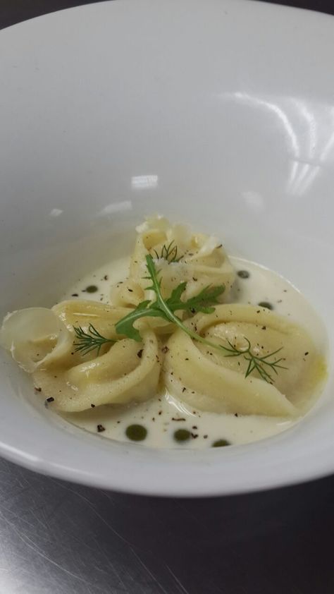 Tortellini Plating Ideas, Tortellini Plating, Fine Dining Plating, Artistic Food, Chef Kiss, Beautiful Recipes, Ravioli Pasta, Mums Birthday, Plating Ideas