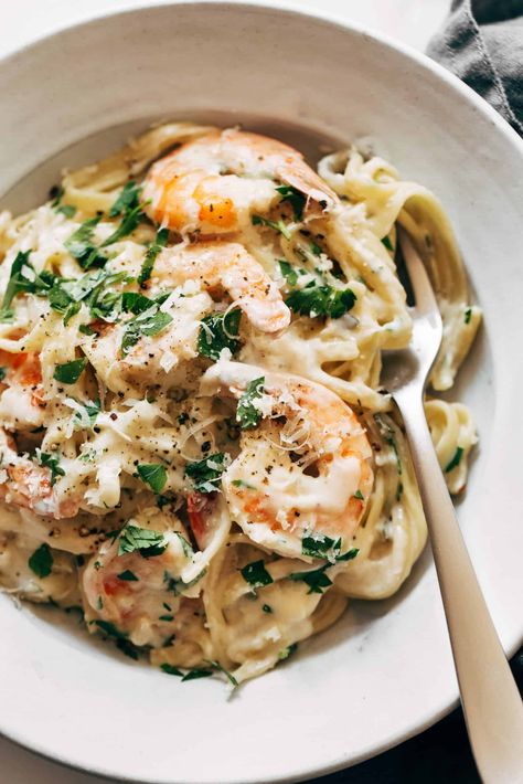 White Wine Shrimp, Shrimp Linguine Recipe, Seafood Linguine, Pasta With Shrimp, Shrimp Linguine, Linguine Recipes, Garlic Butter Shrimp, Alfredo Sauce Recipe, Butter Shrimp