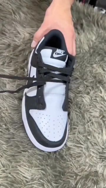 Sneaker Reseller / c.kicks on Instagram: "Nike Dunk  Laces Style 🤩  #kicksaddict #kickstag #kicksology #sneakerness #sneakercollector #sneakergame #sneakercollector #shoesstyle #shoeselfie #shoelovers" How To Fix Shoe Laces, How To Lace Shoes Without Tying Sneakers, Show Lace Tying Ideas, Cool Shoe Laces, Dunk Laces, Shoe Selfie, Sb Dunks, Nike Air Shoes, Shoe Lace Tying Techniques