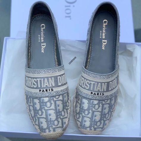 Clothes Sketches, Dior Pattern, Bad Shoes, Vans Shoes Fashion, Taylor Outfits, Ladies Footwear, Embroidered Canvas, Bling Shoes, Louis Vuitton Fashion