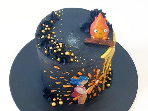 Howls Moving Castle Cake Ideas, Ghibli Birthday Cake, Howls Moving Castle Cake, Anime Cake Design Birthday, Studio Ghibli Cake, Cute Calcifer, Ghibli Cake, Zelda Cake, Castle Birthday Cakes