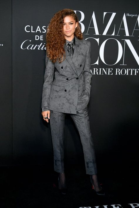 Zendaya Suit, Suits Designs Indian Style, Mode Zendaya, Suits Harvey, Suits Quotes, Suits Tv Shows, Suits Tv, Zendaya Style, Zendaya Coleman